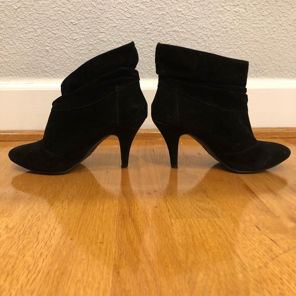 (US 5.5) Basically NEW Black Booties - Picture 5 of 8